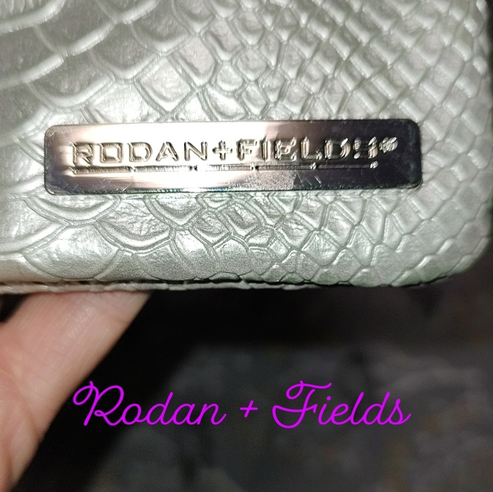 Makeup Pouch - Picture 5 of 7